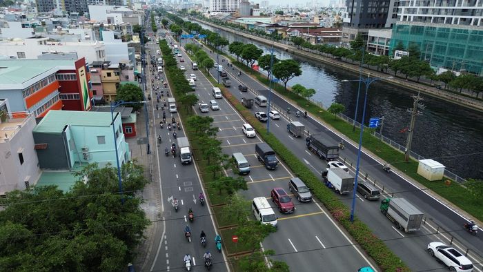 Đường Võ Văn Kiệt hiện nay là một trong những trục giao thông quan trọng kết nối khu vực trung tâm TP.HCM với phía Tây thành phố.