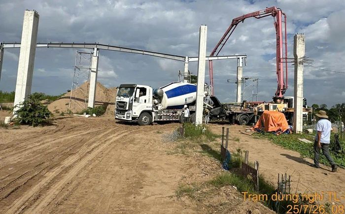 Dự án bao gồm hai trạm nằm đối xứng nhau ở hai bên tuyến cao tốc tại Km78+220 (xã Mỹ Thành, tỉnh Đồng Tháp). Quy mô rộng khoảng 98.000m2, tổng mức đầu tư sau điều chỉnh là 868 tỷ đồng. 