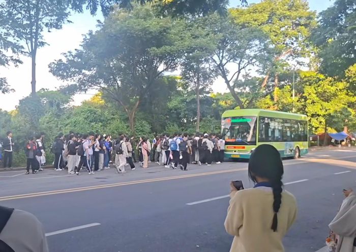 Ngành giao thông dự kiến tăng cường xe, điều chỉnh tần suất và bố trí phương tiện dự phòng để giảm quá tải xe buýt tại Đại học Quốc gia TP.HCM.