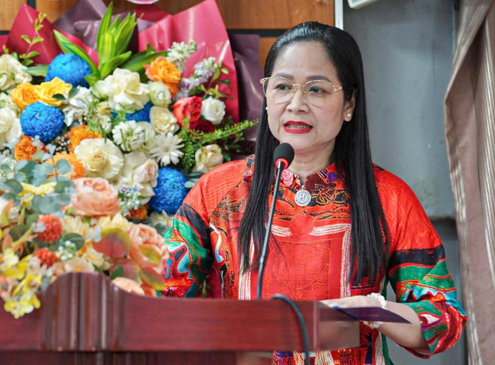 Bà Vũ Thị Hà, Ủy viên Ban Chấp hành Hội Nhà báo Việt Nam, Phó Chánh Văn phòng Hội Nhà báo Việt Nam đánh giá cao kết quả đạt được của Báo Xây dựng và Chi hội Nhà báo Báo Xây dựng trong thời gian qua. (Ảnh: Đặng Ngân).