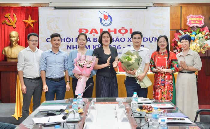 Ban Thư ký Chi hội Nhà báo Báo Xây dựng nhiệm kỳ 2026 - 2028 ra mắt tại Đại hội. (Ảnh: Đặng Ngân).