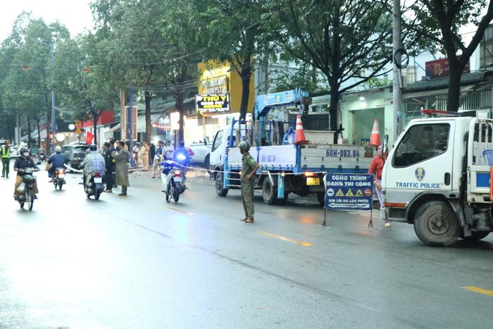 Hiện trường bị phong toả phục vụ điều tra.