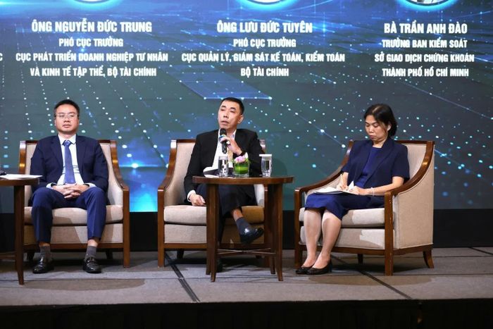 Ông Lưu Đức Tuyên - Phó Cục trưởng Cục Quản lý, giám sát kế toán, kiểm toán (Bộ Tài chính) chia sẻ tại Hội nghị “Nâng cao chất lượng quản trị công ty, báo cáo tài chính và minh bạch thông tin trên thị trường chứng khoán”. Ảnh: Mạnh Tuấn