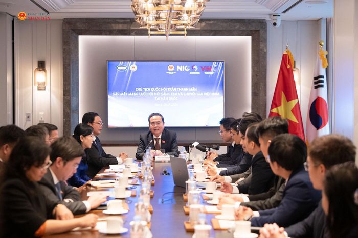 Chủ tịch Quốc hội Trần Thanh Mẫn gặp mặt Mạng lưới Đổi mới sáng tạo và chuyên gia Việt Nam tại Hàn Quốc. Ảnh: Lâm Hiển