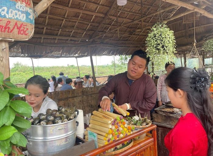 Chợ quê cù lao có nhiều món ăn đậm chất miền Tây phục vụ du khách