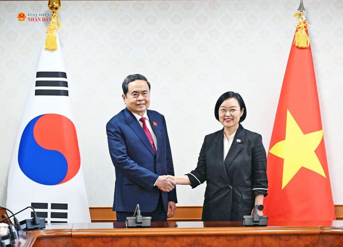 Chủ tịch Quốc hội Trần Thanh Mẫn hội kiến Thủ tướng Hàn Quốc Han Seong Sook