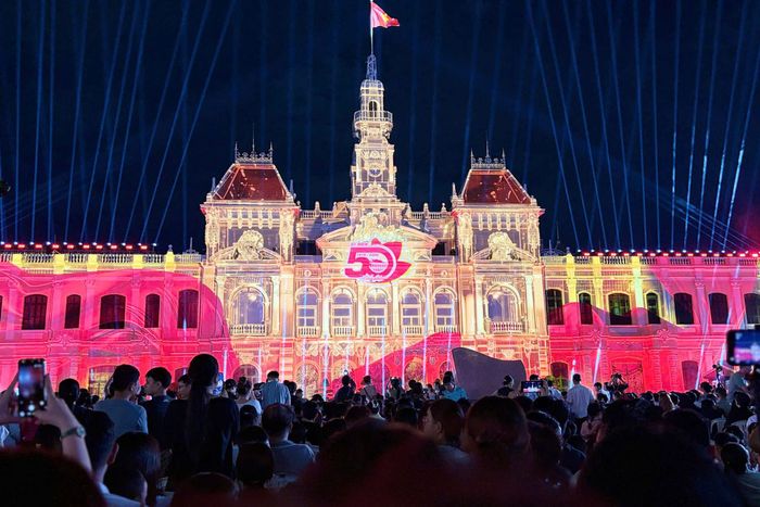 Chương trình nghệ thuật kết hợp trình chiếu 3D Mapping tại TP. Hồ Chí Minh