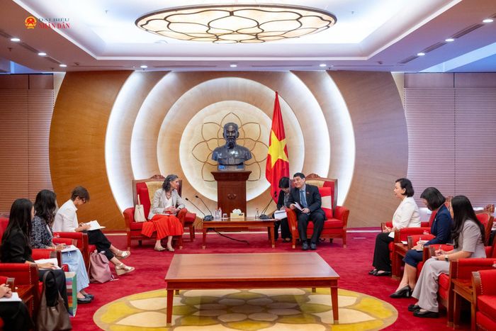 Chủ nhiệm Ủy ban Văn hóa và Xã hội Nguyễn Đắc Vinh tiếp và làm việc với Trưởng đại diện Thường trú UNDP tại Việt Nam Ramla Khalidi