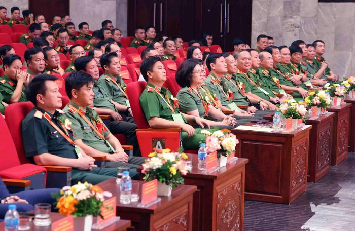 Các đại biểu dự Lễ khai mạc triển lãm. Ảnh: Trung Kiên