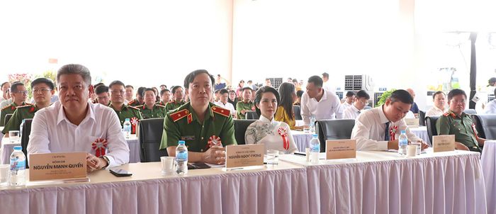 Các đại biểu tham dự Lễ khởi công. Ảnh: Đào Ban