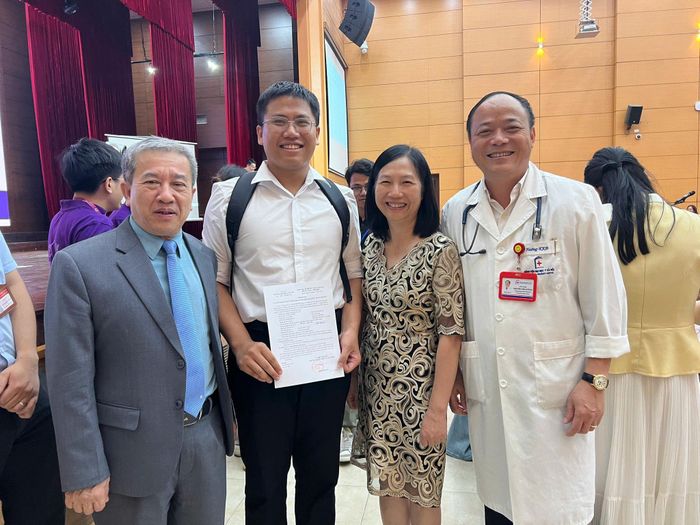 Niềm vui của các thầy cô đón nhận học trò của mình
