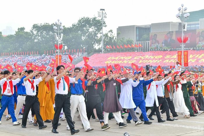 Đối với Đảng bộ Mặt trận Tổ quốc, các đoàn thể Trung ương, vấn đề quan trọng nhất hiện nay là cụ thể hóa tinh thần Chỉ thị số 11-CT/TW.