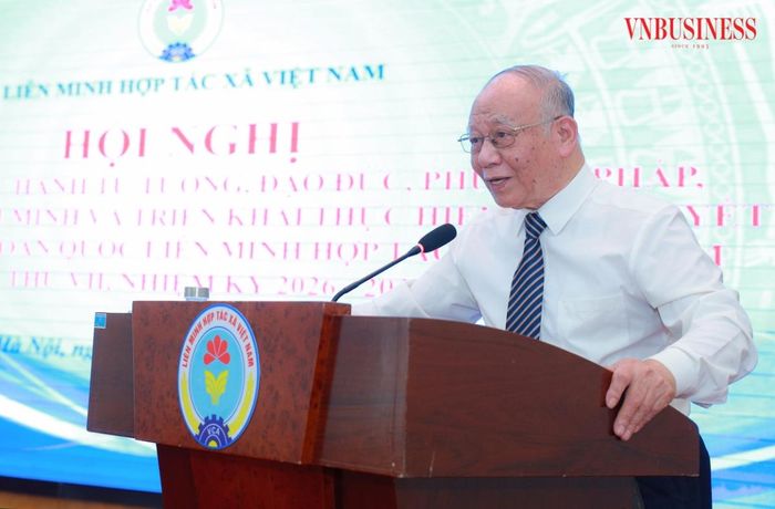 GS.TS. Hoàng Chí Bảo, chuyên gia cao cấp, nguyên Ủy viên Hội đồng Lý luận Trung ương triển khai Chuyên đề "Học tập và thực hành tư tưởng, đạo đức, phương pháp, phong cách Hồ Chí Minh – vận dụng trong xây dựng hệ thống Liên minh HTX Việt Nam và phát triển kinh tế tập thể, HTX  trong giai đoạn mới”.