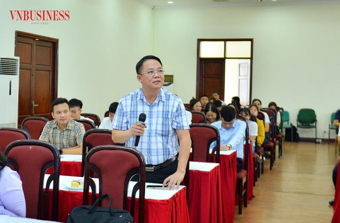 Đại biểu tham dự Hội nghị trao đổi, thảo luận tại Hội nghị.