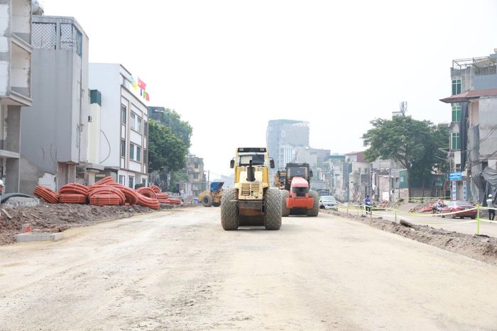 Phó Bí thư Thường trực Thành ủy Hà Nội Nguyễn Trọng Đông yêu cầu các đơn vị duy trì thi công “3 ca, 4 kíp” hướng tới mốc thông xe kỹ thuật dịp kỷ niệm Ngày Giải phóng Thủ đô 10/10.