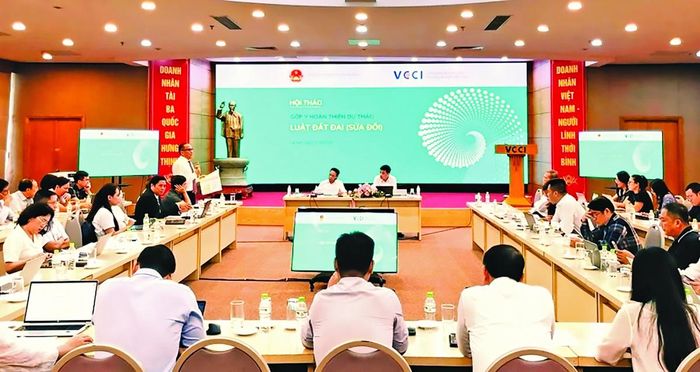 Quang cảnh Hội thảo Góp ý hoàn thiện Dự thảo Luật Đất đai (sửa đổi). Ảnh PV
