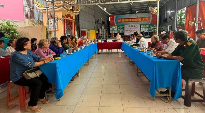 Các đại biểu dự buổi phát động sáng 9/9 tại Đình An Hội, phường Gò Vấp.