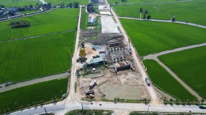 Gói thầu số 21 của dự án đường Tố Hữu nối dài đi sân bay Phú Bài chậm tiến độ kéo dài.