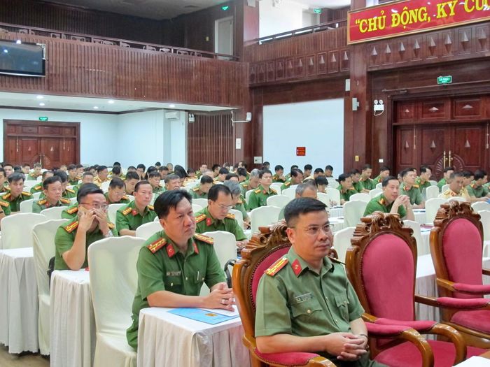 Các đại biểu tham dự hội thảo.