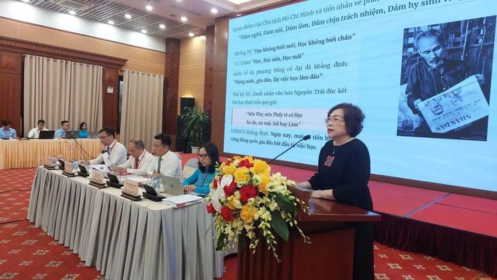 GS.TS NGND Nguyễn Thị Mỹ Lộc đóng góp ý kiến tại hội thảo.