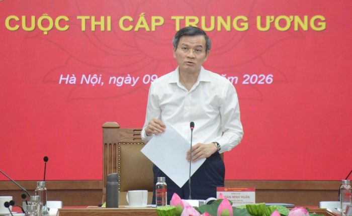 Giám đốc Học viện Chính trị quốc gia Hồ Chí Minh Đoàn Minh Huấn phát biểu chỉ đạo tại buổi họp.