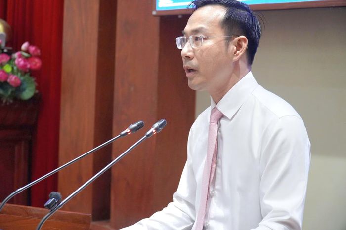 Đồng chí Nguyễn Thanh Nhàn, tân Chủ tịch UBND tỉnh Đồng Tháp phát biểu nhận nhiệm vụ.
