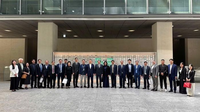 Thứ trưởng Lê Văn Tuyến và đoàn công tác đến thăm, làm việc với Tập đoàn Naver.