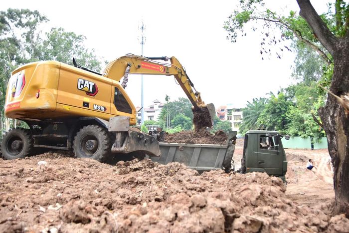 Trong ngày 9/9, lực lượng chức năng mở rộng phạm vi tìm kiếm tại Khu A, Công viên Lê Thị Riêng.