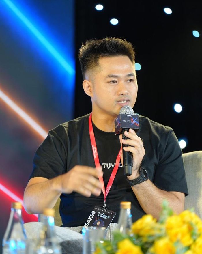 Ông Bùi Xuân Đức, Giám đốc Marketing Hệ thống Tự Do chia sẻ tại sự kiện.