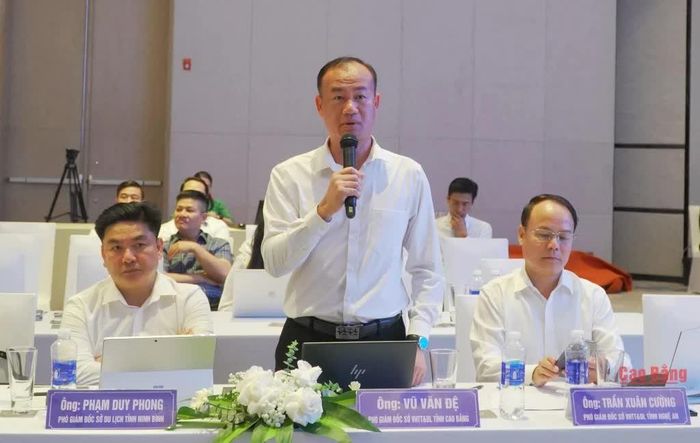 Phó Giám đốc Sở Văn hóa, Thể thao và Du lịch tỉnh Cao Bằng Vũ Văn Đệ phát biểu tại buổi tọa đàm.