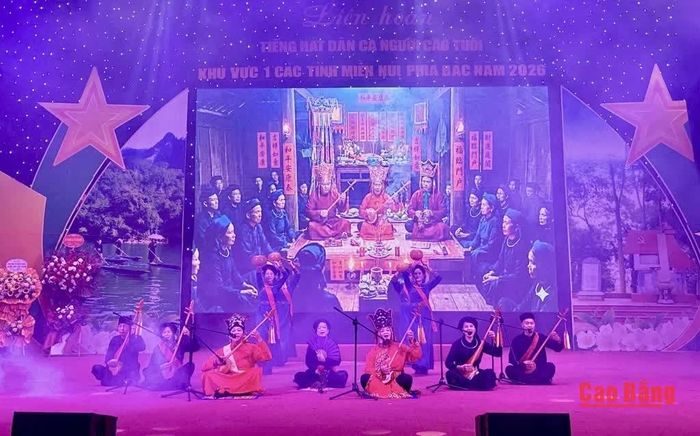 Tiết mục "Cung kính dâng hương" làn điệu Then cổ Cao Bằng tại liên hoan.