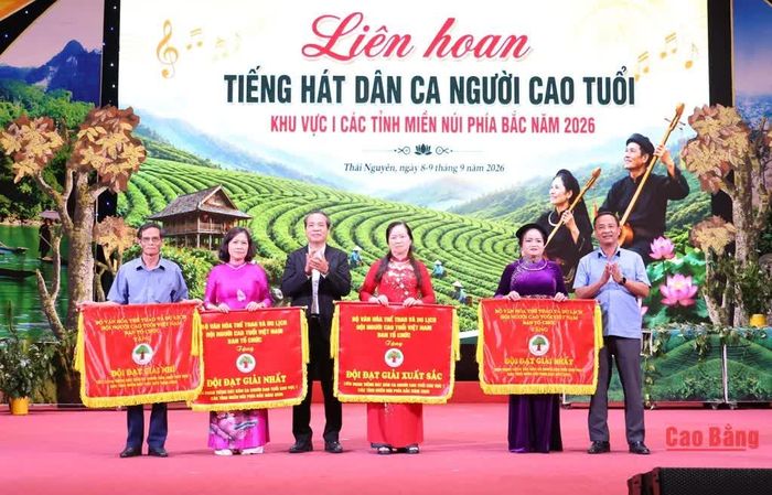 Đội Cao Bằng nhận giải nhất tại Liên hoan "Tiếng hát dân ca người cao tuổi" khu vực I các tỉnh miền núi phía Bắc năm 2026.