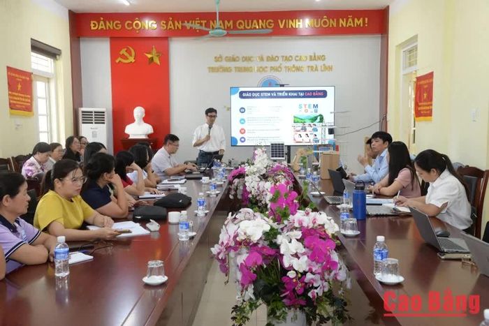 Tập huấn tại Trường THPT Trà Lĩnh.