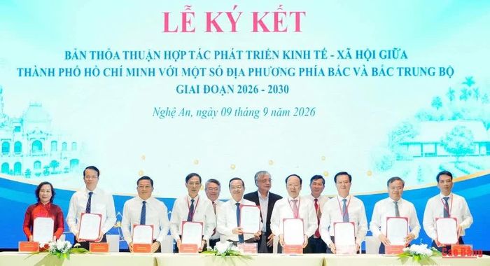 UBND thành phố Hồ Chí Minh và 8 tỉnh phía Bắc, Bắc Trung Bộ ký kết thỏa thuận hợp tác phát triển kinh tế - xã hội giai đoạn 2026 - 2030.
