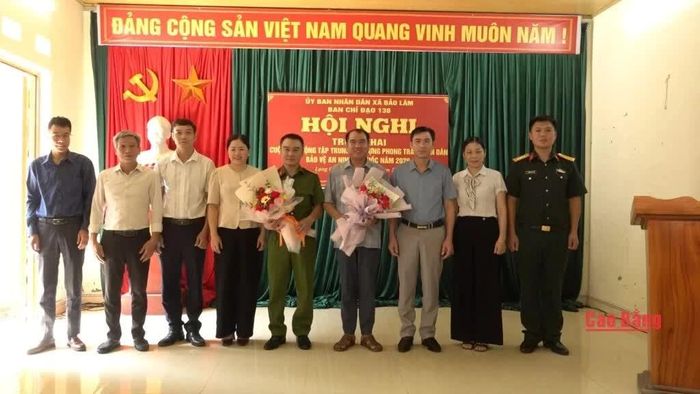 Ban Chỉ đạo 138 xã Bảo Lâm ra mắt mô hình “Giao nộp vũ khí, vật liệu nổ đổi lương thực, thực phẩm”.