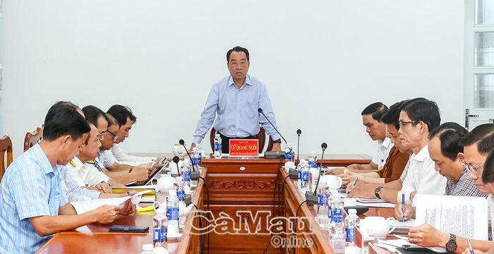 Đồng chí Lữ Quang Ngời, Phó Bí thư Tỉnh uỷ, Chủ tịch UBND tỉnh Cà Mau, phát biểu tại buổi tiếp công dân.
