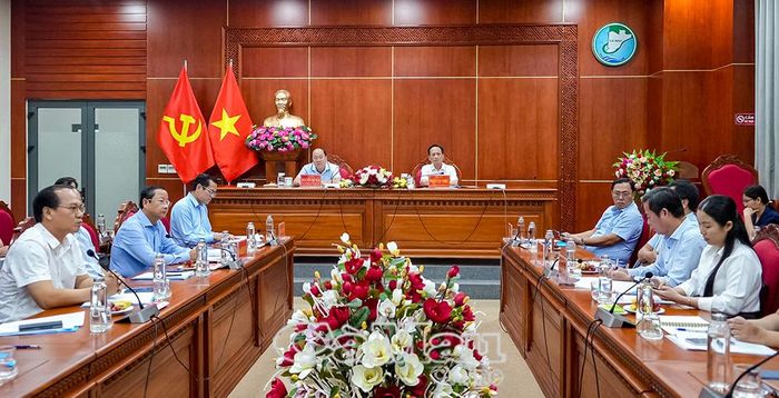 Bí thư Tỉnh uỷ Nguyễn Hồ Hải và Phó Bí thư Tỉnh uỷ, Chủ tịch HĐND tỉnh Phạm Văn Thiều chủ trì buổi làm việc với lãnh đạo Sở Văn hoá, Thể thao và Du lịch.