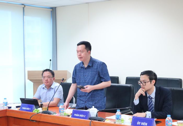 Hội đồng nghiệm thu gop ý với Ban Đề tài. Ảnh: N.LY