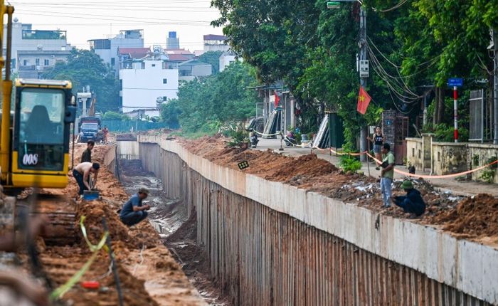 Nhiều công trình chống ngập đang được thi công, tuy nhiên, tiến độ còn chậm, chưa đảm bảo yêu cầu do nhiều nguyên nhân. Đại diện Sở Xây dựng cho biết đang chỉ đạo quyết liệt để sớm hoàn thành các công trình chống ngập, tạo sự chuyển biến rõ nét cho đô thị Thủ đô.