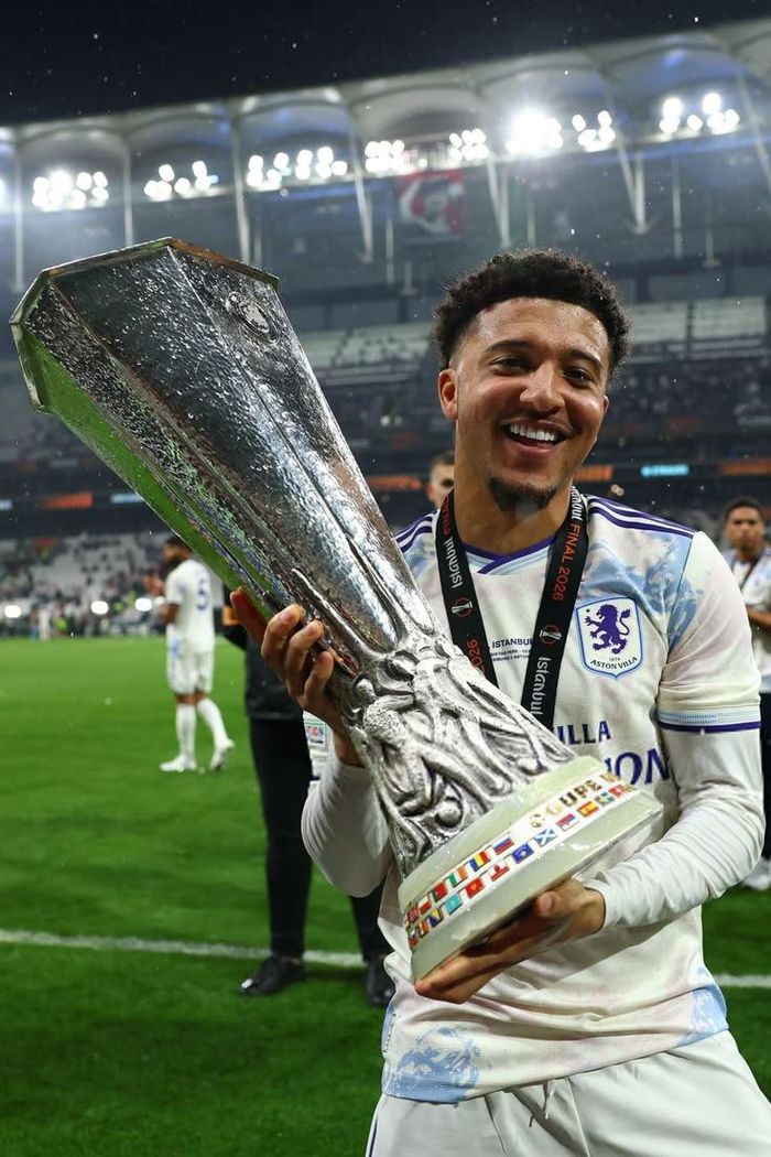 Sancho cùng Aston Villa giành chức vô địch Europa League mùa giải 2025/26