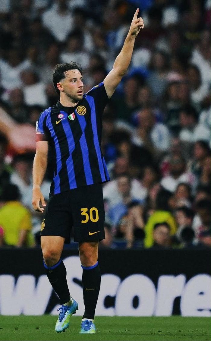 Carlos Augusto ghi bàn để níu giữ những hy vọng có điểm của Inter