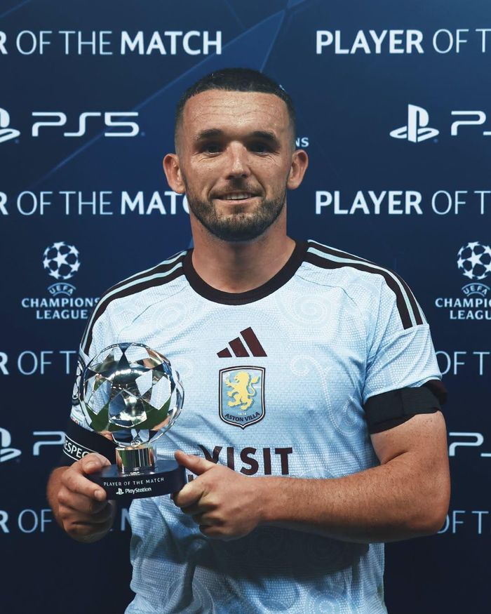 McGinn nhận danh hiệu cầu thủ xuất sắc nhất trận đấu ở tuổi 31 tại Champions League
