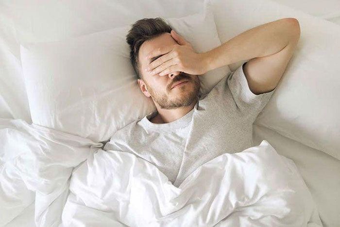 Đau đầu, chóng mặt hoặc tim đập nhanh vào buổi sáng không nên chủ quan. Ảnh minh họa
