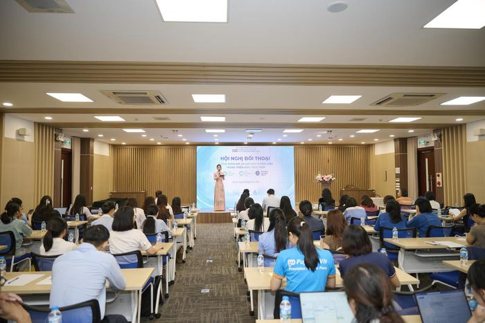 Hội nghị đối thoại với chủ đề “Những điểm mới và giải đáp vướng mắc trong triển khai thực hiện Luật Bảo hiểm xã hội, Luật Bảo hiểm y tế và hợp đồng lao động điện tử”.