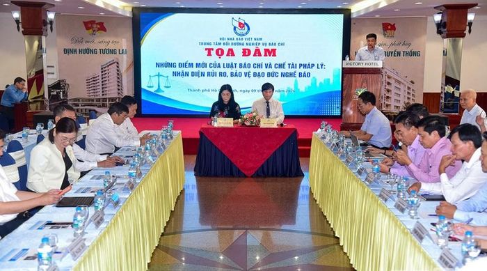Quang cảnh buổi tọa đàm