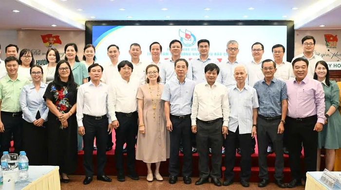 Các đại biểu tham dự buổi tọa đàm