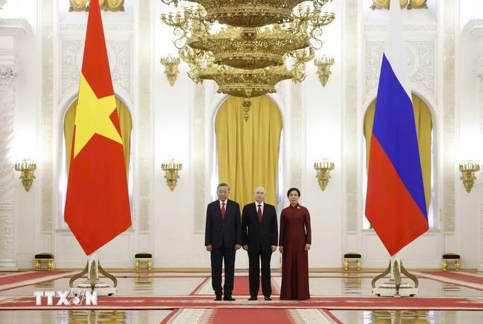 Tổng thống Liên bang Nga Vladimir Putin đón Tổng Bí thư, Chủ tịch nước Tô Lâm và Phu nhân. (Ảnh: Thống Nhất/TTXVN)
