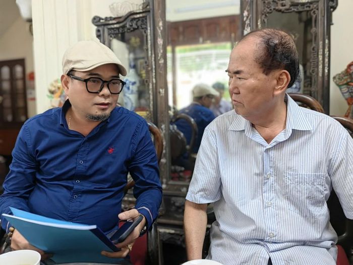 Kiến trúc sư Kiến Lâm - chuyên gia kiến trúc đô thị, vừa trở về sau thời gian lưu trú và học tập tại Masters' Houses - Bauhaus, Dessau, Đức đã xúc động khi cầm trên tay cuốn hồi ký quý giá của người chiến sĩ năm xưa Nguyễn Anh Bé.