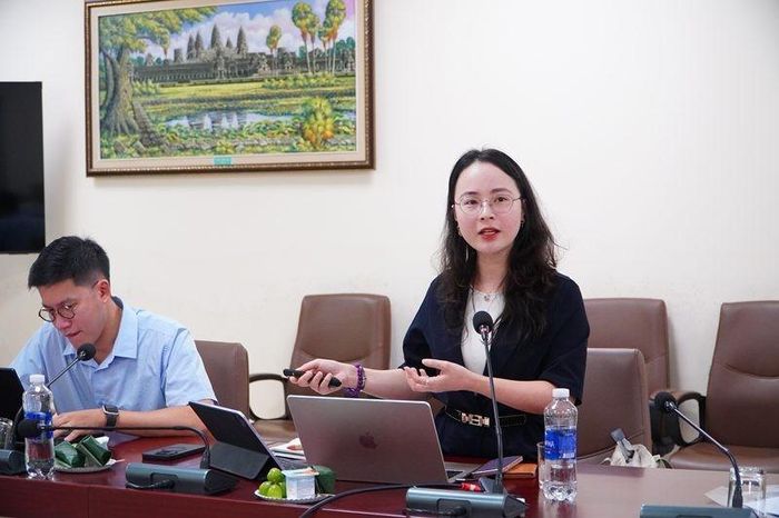 Các đại biểu trao đổi, thảo luận tại buổi tham vấn