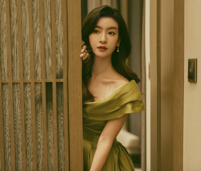Lý Thạnh được khen ngợi ngày càng trẻ đẹp.
